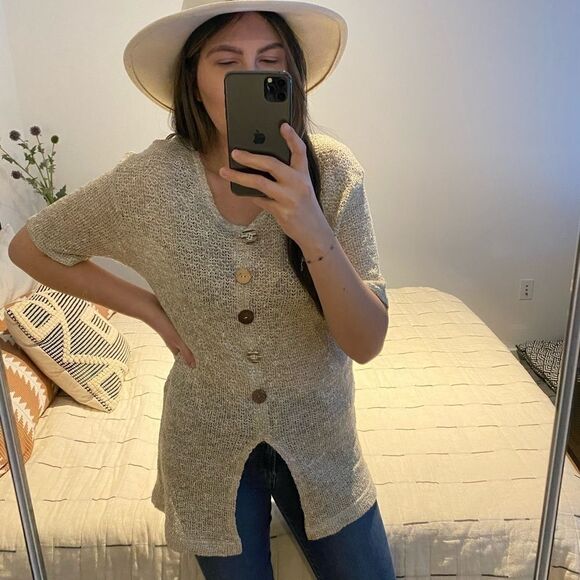 VTG 90s Open Knit Short Sleeve Mix Matched Buttons - Picture 2 of 9